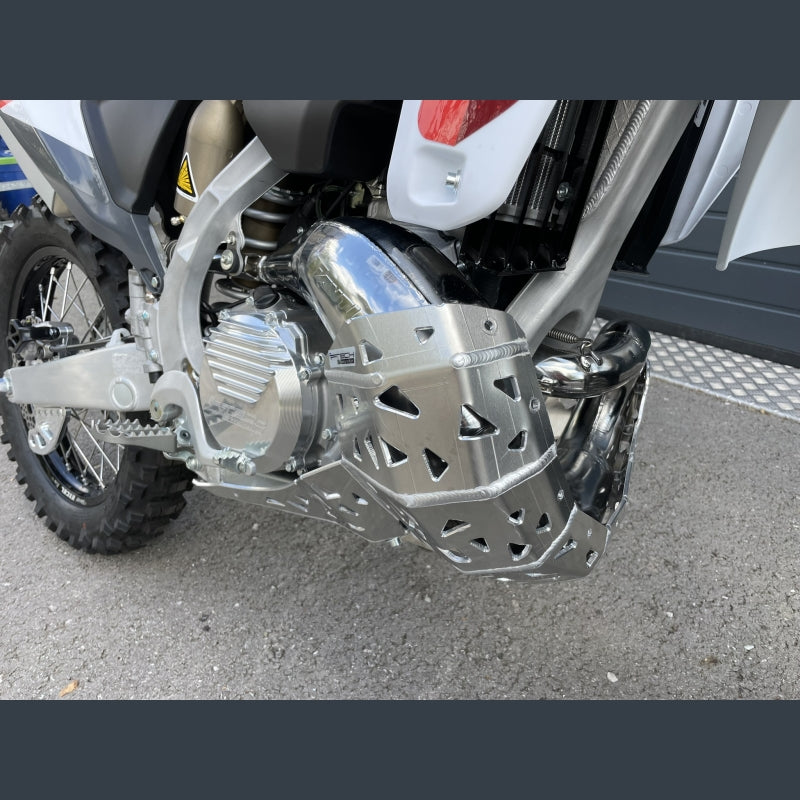 Skidplate met uitlaatpijpbeschermer en kunststof bodem voor Fantic XE 300