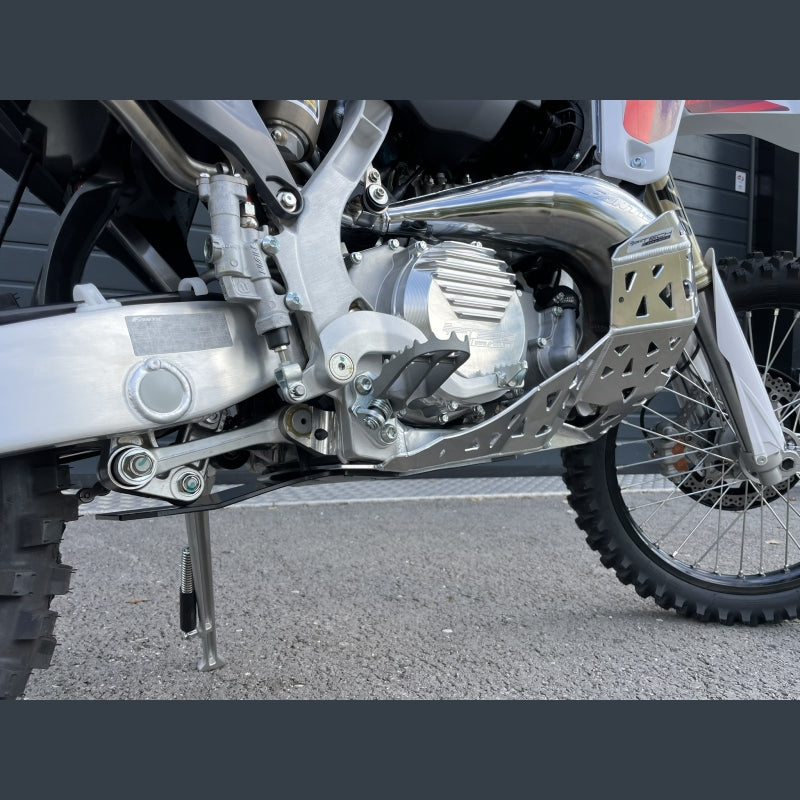 Skidplate met uitlaatpijpbeschermer en kunststof bodem voor Fantic XE 300