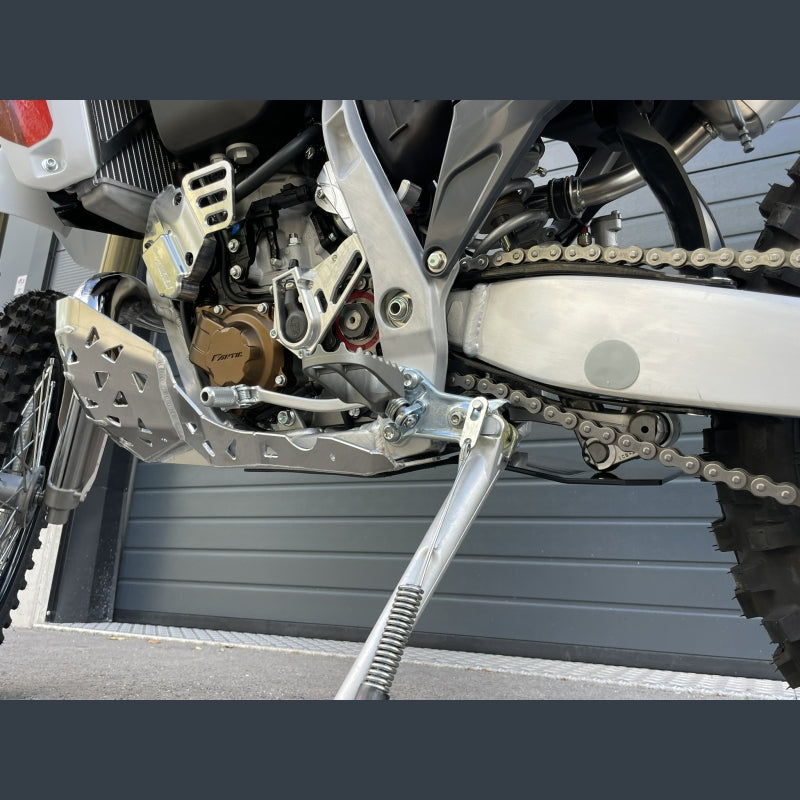 Skidplate met uitlaatpijpbeschermer en kunststof bodem voor Fantic XE 300