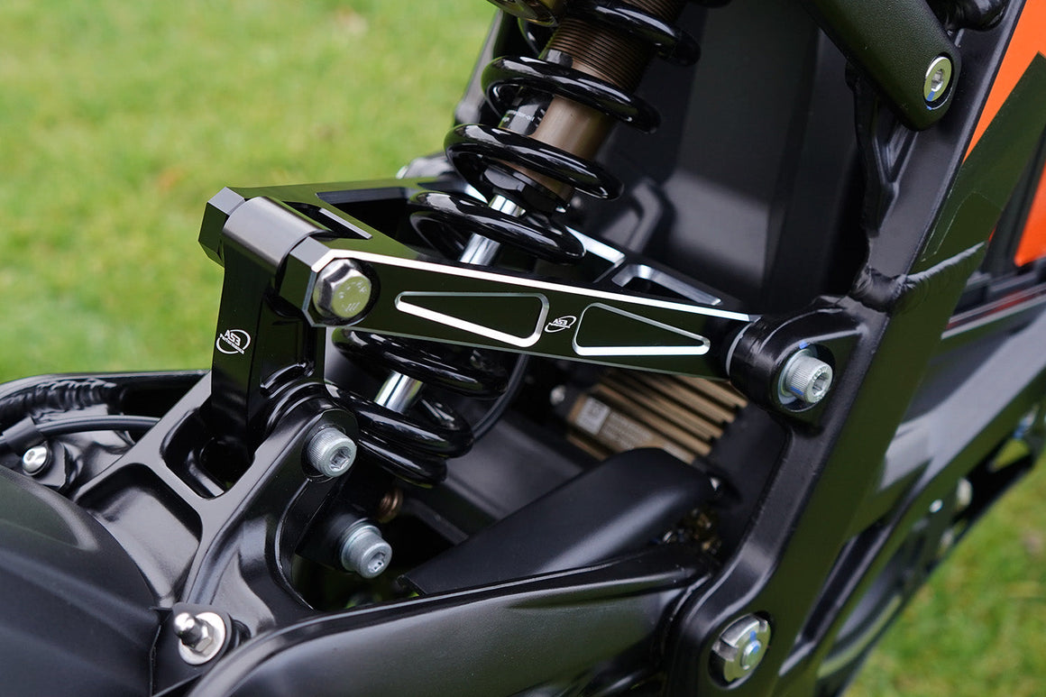 SUR-RON LIGHT BEE 2018-2024 AS3 UPGRADED BILLET ALUMINIUM REAR SUSPENSION LINKAGE +40MM BLACK